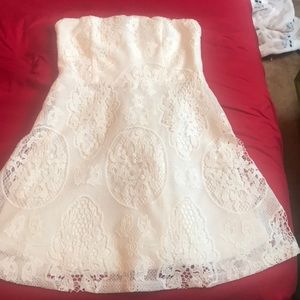 Women’s strapless white dress